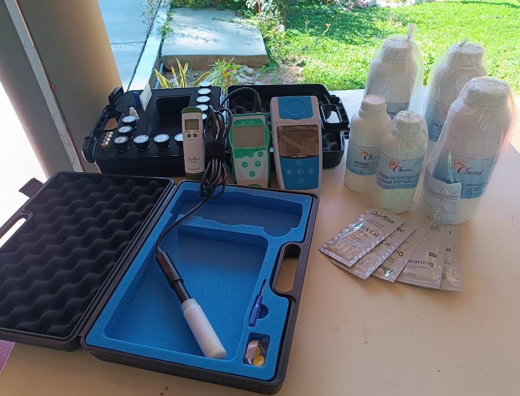 Equipo utilizado para mediciones complementarias de calidad del agua